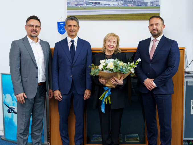 Cea mai performantă aeronavă TAROM va purta numele lui Mircea Lucescu