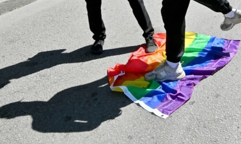 Comunitatea militară LGBT+ din Ucraina luptă pe două fronturi