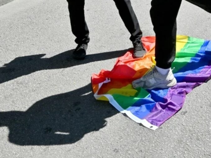 Comunitatea militară LGBT+ din Ucraina luptă pe două fronturi