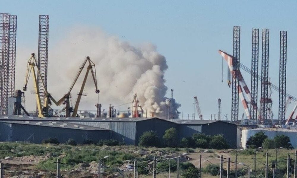 VIDEO Incendiu puternic în Portul Agigea. Mesaj RO-Alert emis din cauza fumului dens
