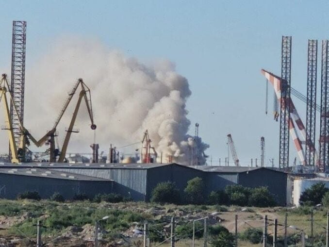 VIDEO Incendiu puternic în Portul Agigea. Mesaj RO-Alert emis din cauza fumului dens