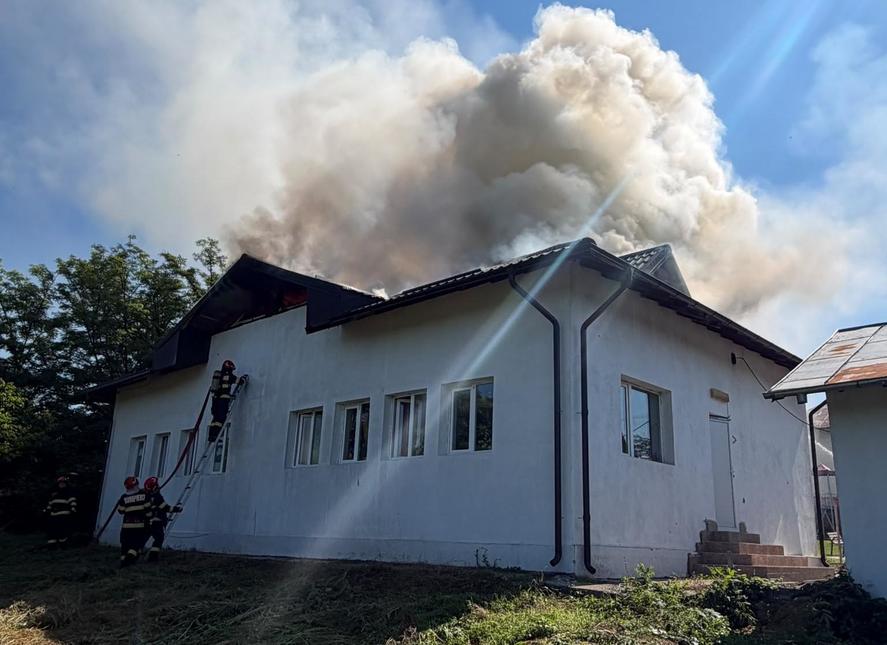 Incendiu la o grădiniță din Prahova: Zeci de copii au fost e