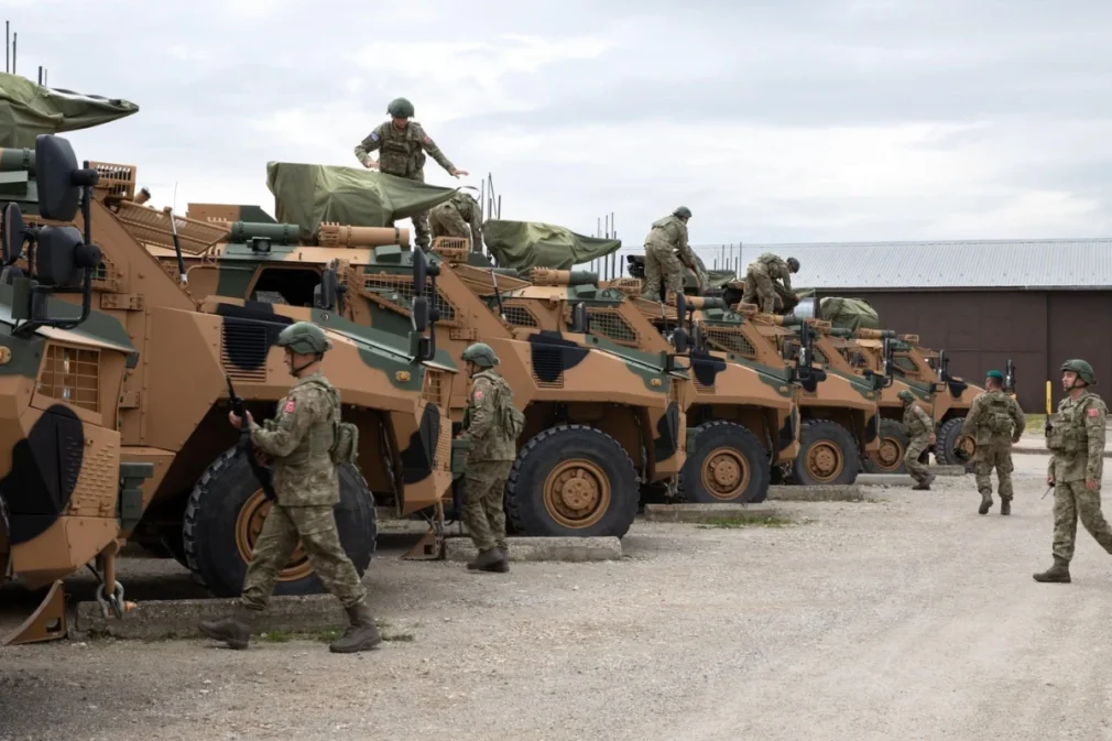 NATO strânge rândurile în Balcani. Trupele KFOR se reduc treptat