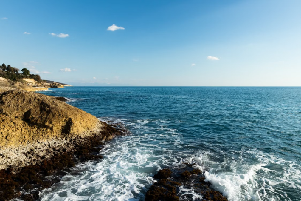 Mediterana, sub presiune. Bacterii periculoase, tot mai aproape de turiști