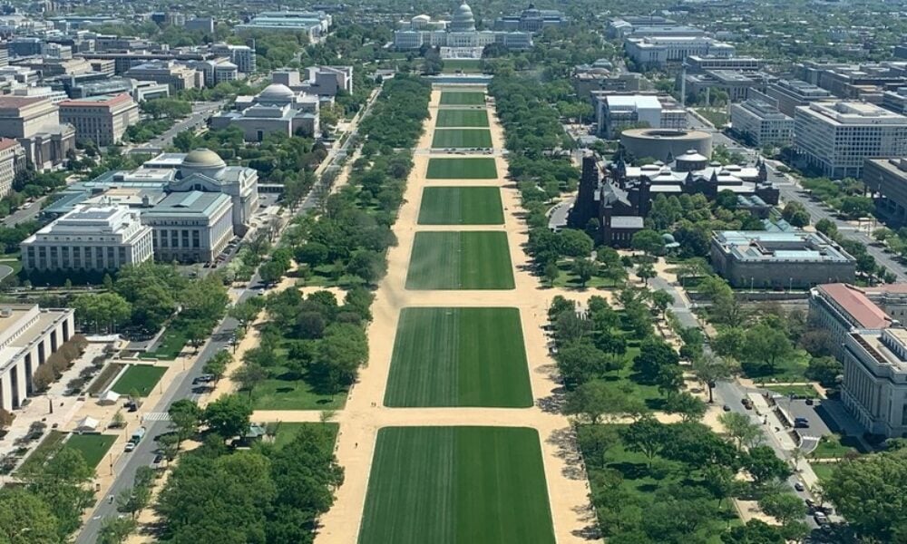 Un simbol anti-Trump uriaș cu numărul „8647” a fost expus pe National Mall din Washington