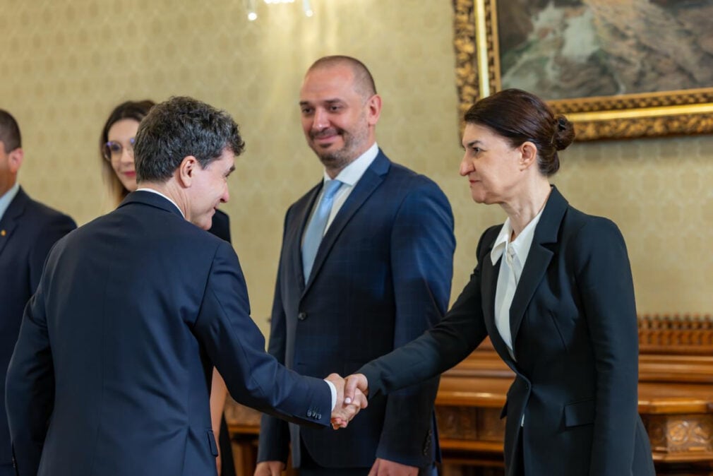 Un lider USR vede două opțiuni pentru ieșirea din criza politică: Fie PSD și PNL să propună un premier din USR sau UDMR, fie guvern minoritar