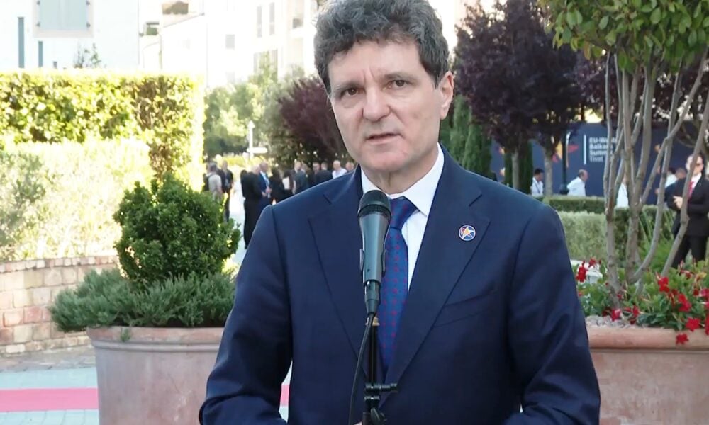 Ceata lui pițigoi/președinte-n păpușoi 