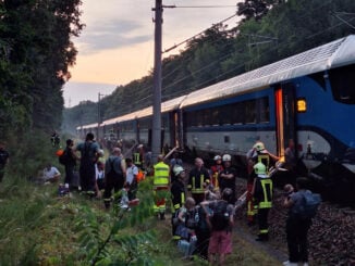 600 de pasageri blocați ore în șir, la 50 de grade, după ce o furtună a distrus firele de înaltă tensiune în Germania