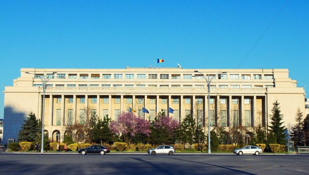 Guvernul, obligat de instanță să fie transparent cu ajutoarele acordate Ucrainei. Cine a inițiat acțiunea