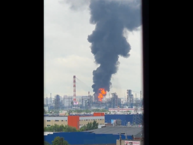 Moscova este atacată în aceste momente de dronele ucrainene! A fost lovită o rafinărie importantă!