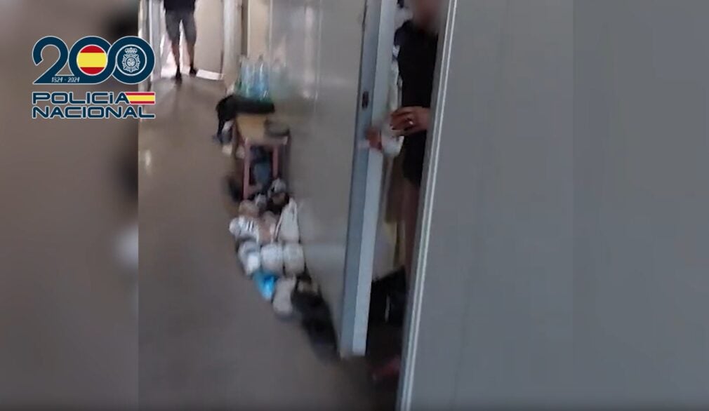 VIDEO Operațiunea „Cireșe”. Zilieri români ținuți cu forța la muncă într-o fermă din Spania. Oamenii și-au implorat familiile să îi salveze