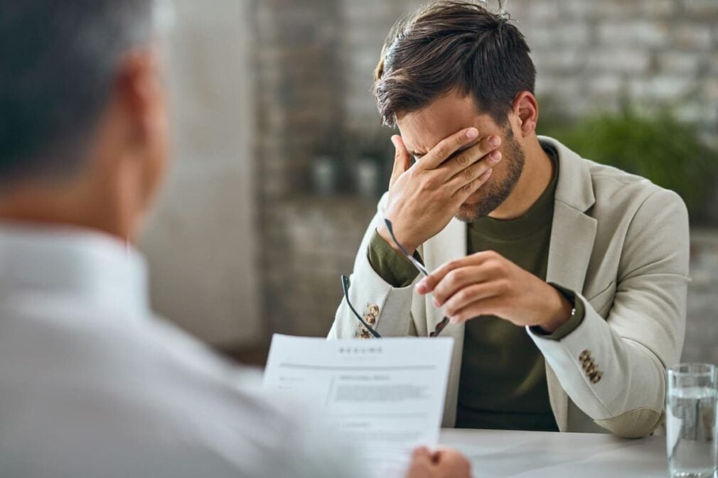 7 semne că urmează concedieri la tine în firmă. Cum faci diferența între o simplă perioadă dificilă și un avertisment real