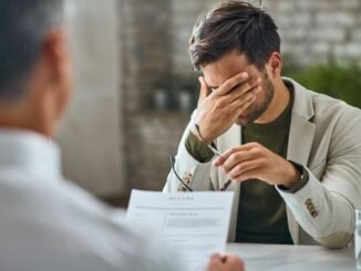 7 semne că urmează concedieri la tine în firmă. Cum faci diferența între o simplă perioadă dificilă și un avertisment real