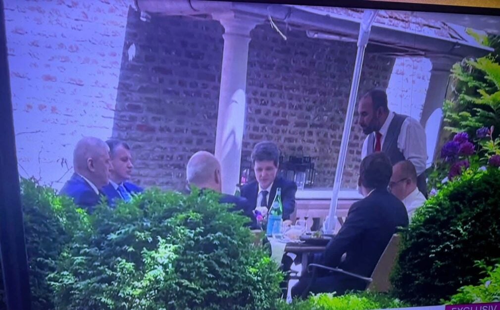 Controverse pe marginea unei fotografii de la Bruxelles. Nicușor Dan la masă cu Rareș Bogdan, Victor Negrescu și șeful SPP