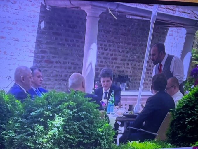 VIDEO Controverse pe marginea unei fotografii de la Bruxelles. Nicușor Dan la masă cu Rareș Bogdan, Victor Negrescu și șeful SPP