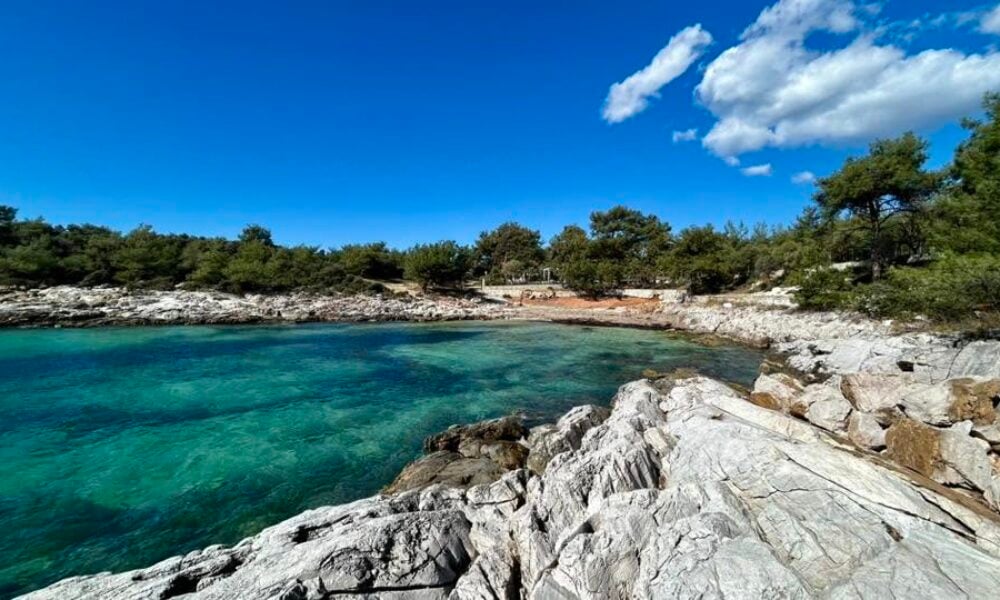 Român mort în Thasos. Comunitatea de români de pe insulă ajută mama îndurerată