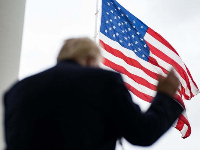 Taxa de 100.000 de dolari impusă de Trump pentru viza H-1B este ilegală