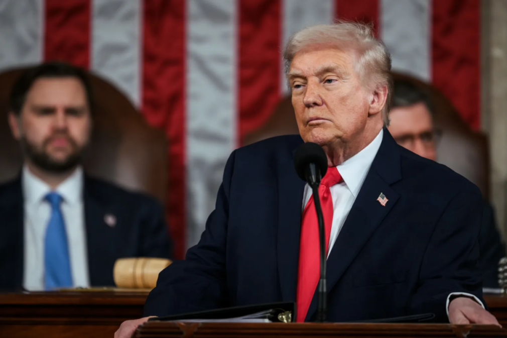 Contradicții la Casa Albă. Trump neagă fondul de 300 de miliarde de dolari invocat de Vance