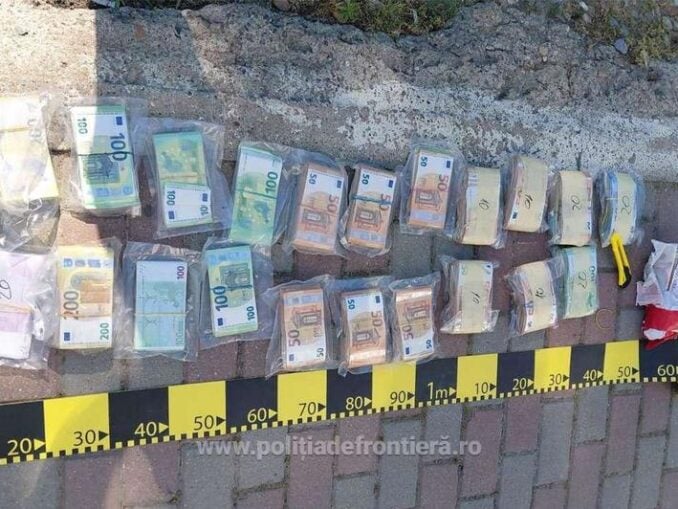 Peste 343.000 de euro ascunși într-un microbuz. Șofer ucrainean urmărit internațional, reținut de polițiști