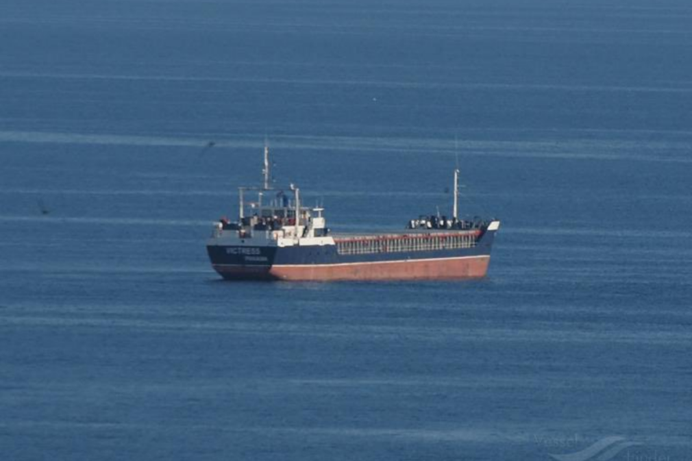 VIDEO Noi atacuri rusești în Marea Neagră. Navă comercială, în flăcări după un atac cu dronă