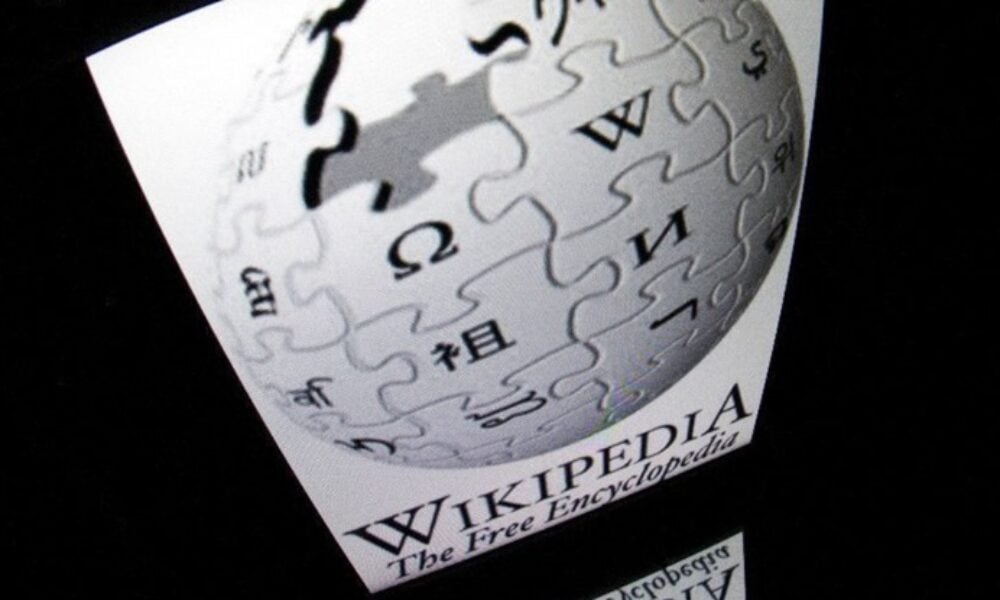 Wikipedia refuză editarea automată a textelor sale cu AI din cauza halucinațiilor