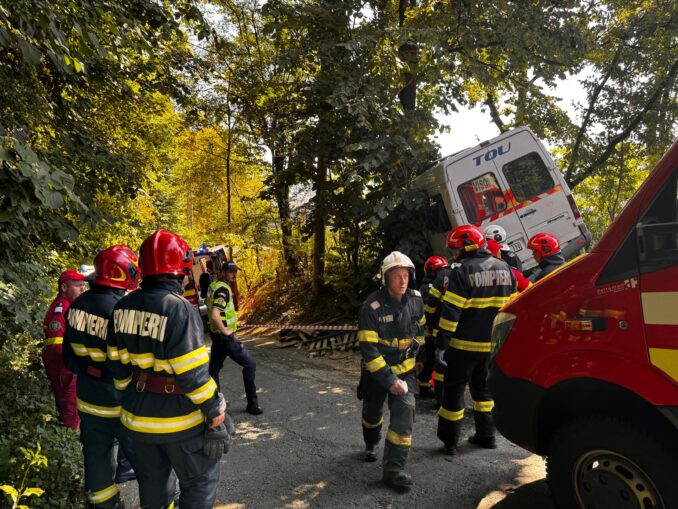VIDEO FOTO Microbuzul cu jucători de la Dinamo 2, implicat într-un grav accident rutier. Planul Roșu de intervenție a fost activat