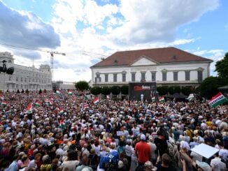 Ungaria: Mii de manifestanți pro-Orbán au ieșit în stradă împotriva guvernului Magyar – VIDEO