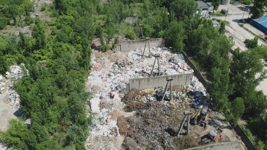 Garda de Mediu a descoperit un depozit ilegal de deșeuri de 3.000 m² în București