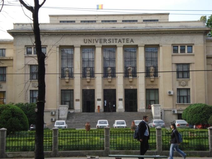 Ce mai studiază tinerii: Facultățile clasice versus noile trenduri