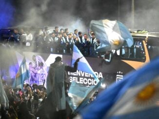 VIDEO Argentina a fost întâmpinată de mii de oameni la întoarcerea acasă, după Cupa Mondială. Lionel Messi a lipsit