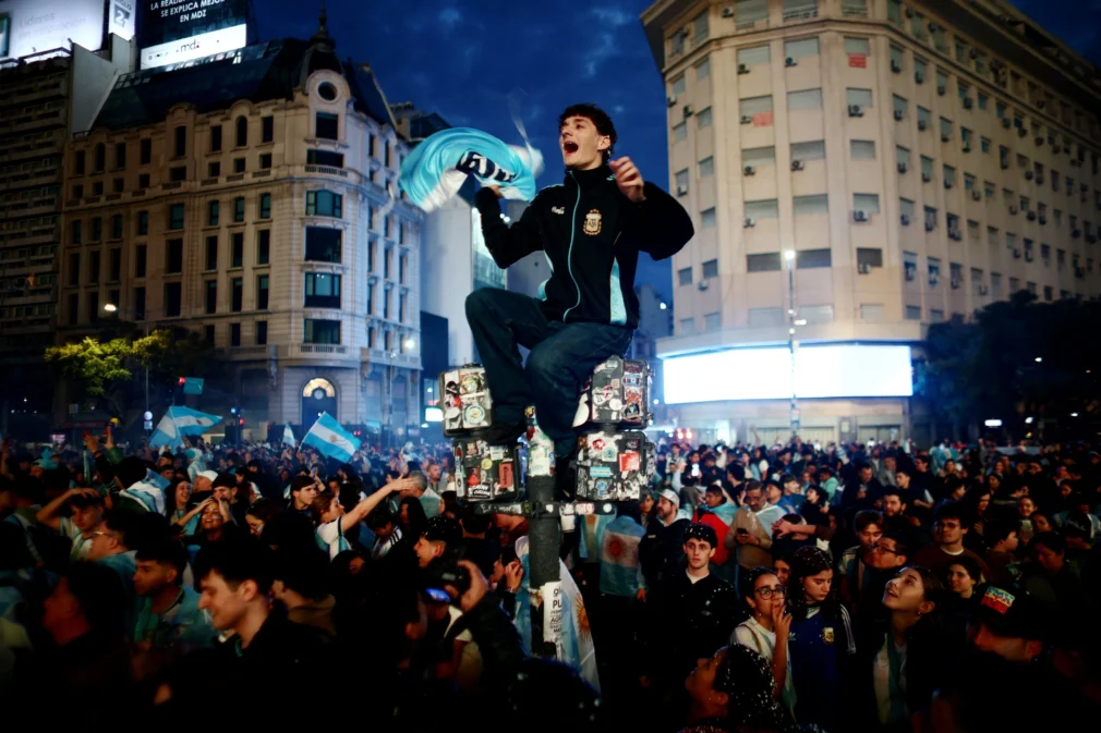 VIDEO Refularea argentinienilor după victoria contra Angliei: mesaje politice, un selecționer uimit, mass-media extaziată, fani în delir
