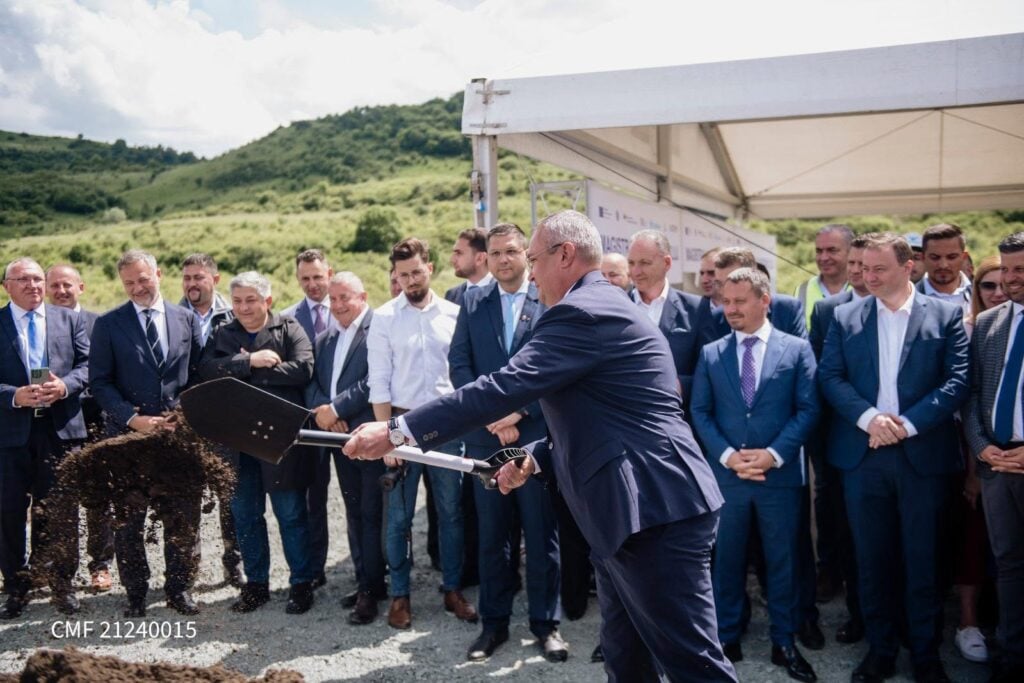 Republica Panglicii Tăiate. În România, simplul fapt că un proiect este terminat sau doar început ne este vândut de politicieni ca un miracol