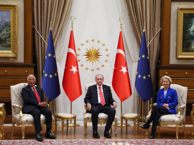 Erdogan i-a cadorisit cu arme de foc pe liderii europeni de rang înalt participanți la Summitul NATO de la Ankara
