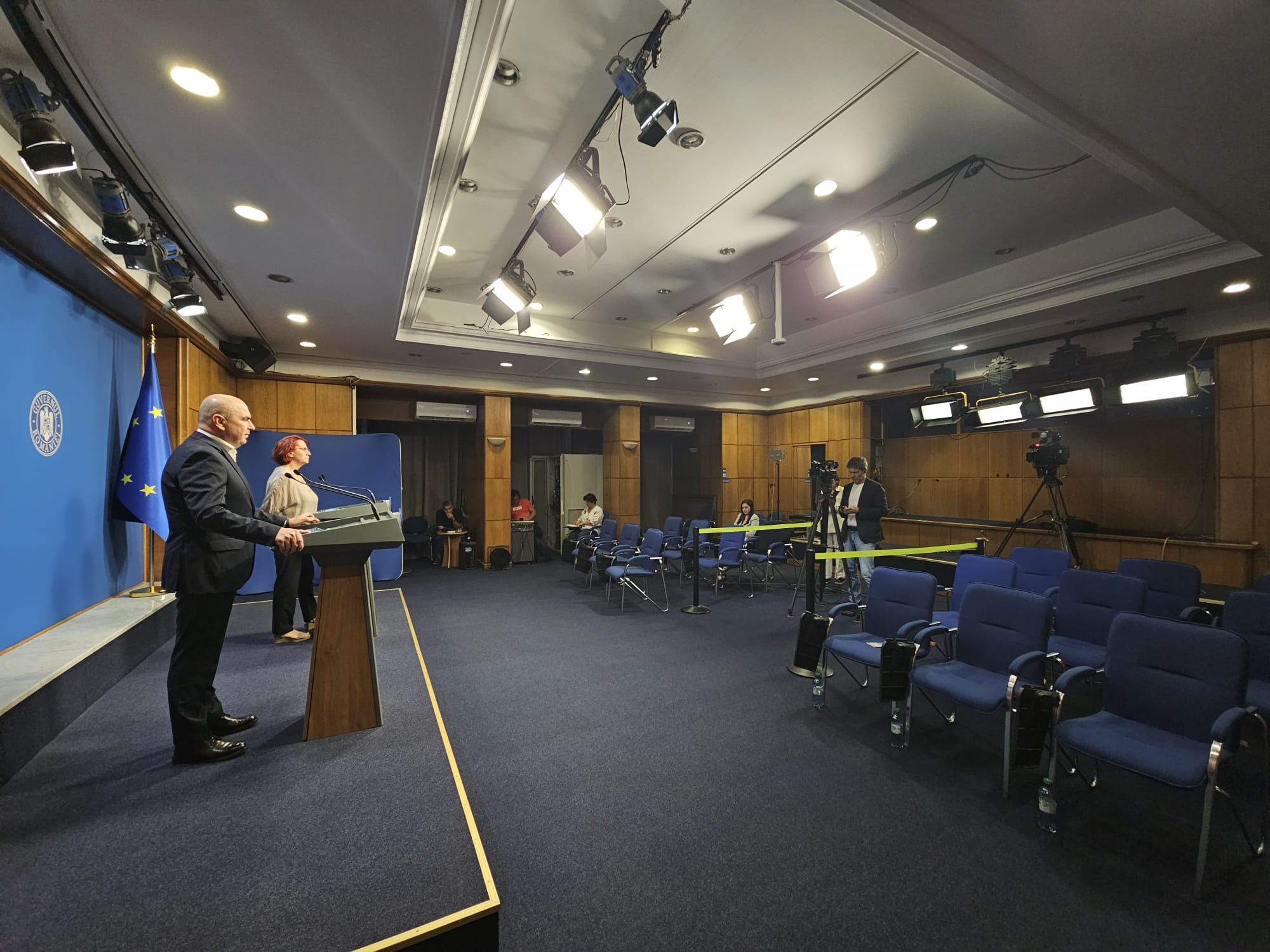 Ilie Bolojan în sala de conferințe de la Palatul Victoria