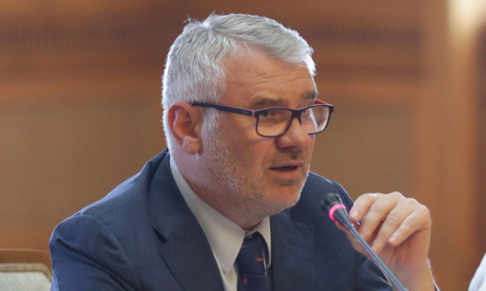 Gigel Știrbu, atac dur după imaginile cu Ciolacu și Arsene în Italia. „Cât de mult dispreț trebuie să ai față de români?”