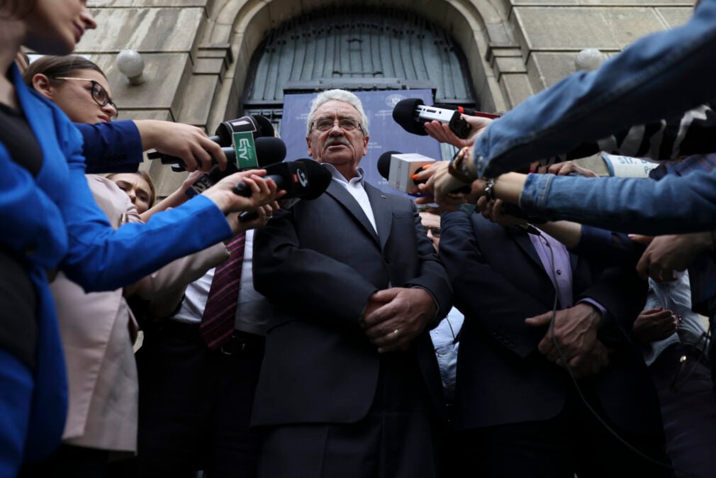 INTERVIU Un lider sindical susține că 3-4.000 de profesori și-au pierdut jobul. „Bolojan a dus învățământul cu 30 de ani înapoi. Suntem supărați de Nicușor Dan”