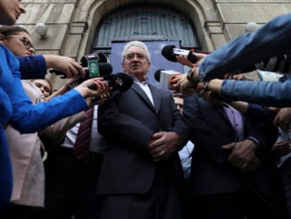 INTERVIU Un lider sindical susține că 3-4.000 de profesori și-au pierdut jobul. „Bolojan a dus învățământul cu 30 de ani înapoi. Suntem supărați de Nicușor Dan”