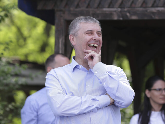 Comisia de Etică a UNAP analizează doctoratul lui Lucian Pahonțu. Șeful SPP, acuzat că a copiat din lucrările profesorilor care i-au acordat titlul