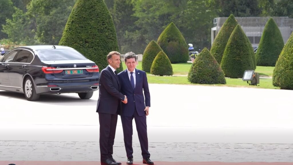 De ce merge Nicușor Dan la Paris?