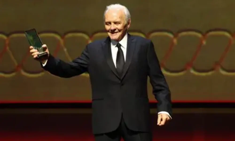 Anthony Hopkins debutează în muzică la 88 de ani
