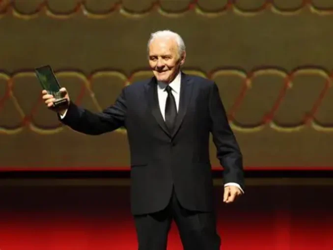 Anthony Hopkins debutează în muzică la 88 de ani