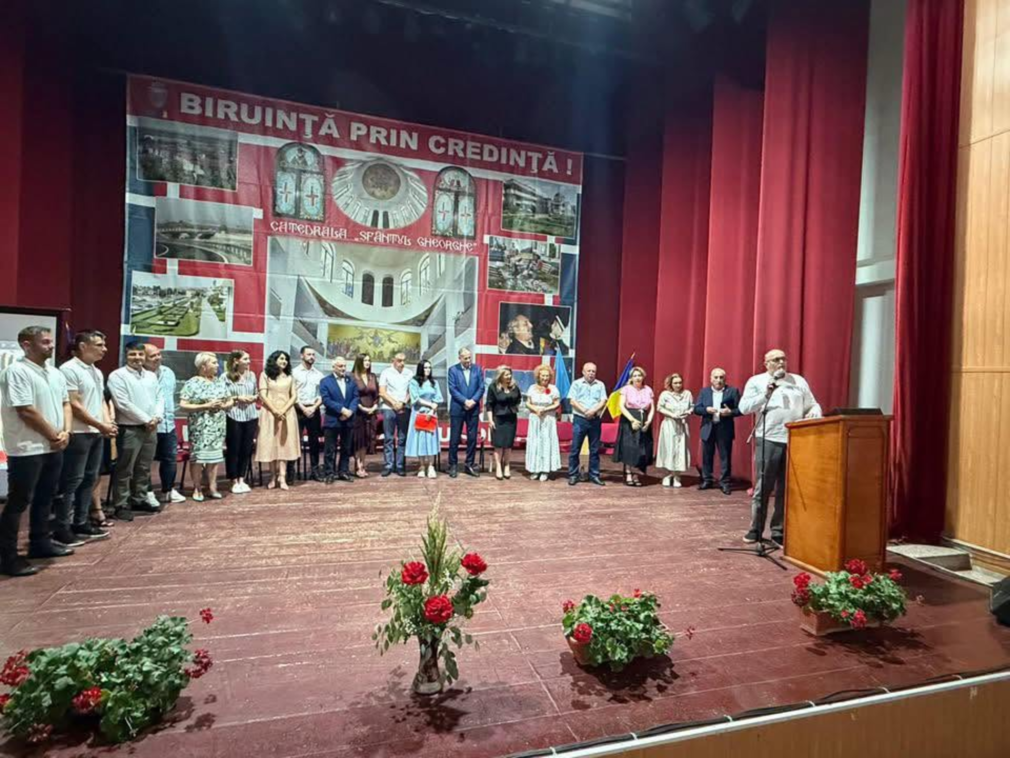 Un preot a fost oprit de la slujire după ce a devenit șeful organizației locale de partid