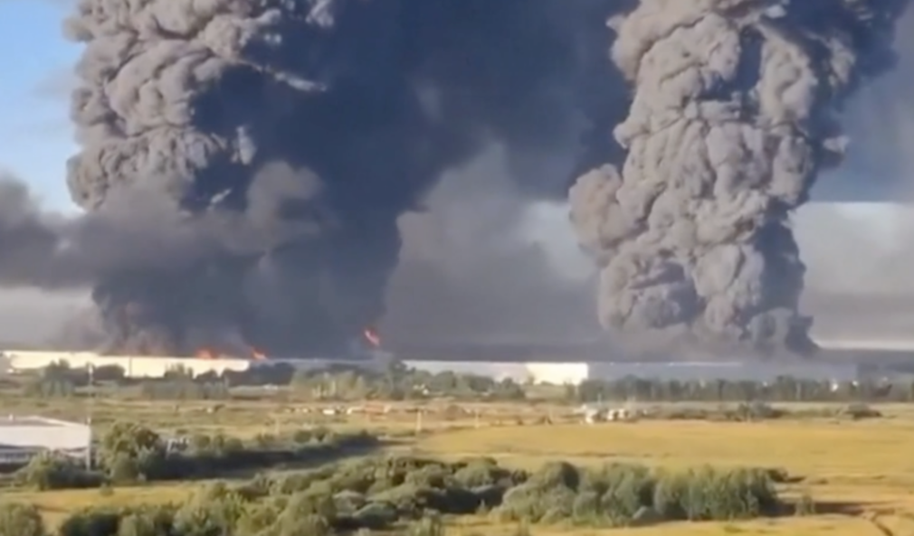 Incendiul la depozitele de lângă Moscova, văzut tocmai din spațiu, nu s-a văzut și la televiziunile rusești
