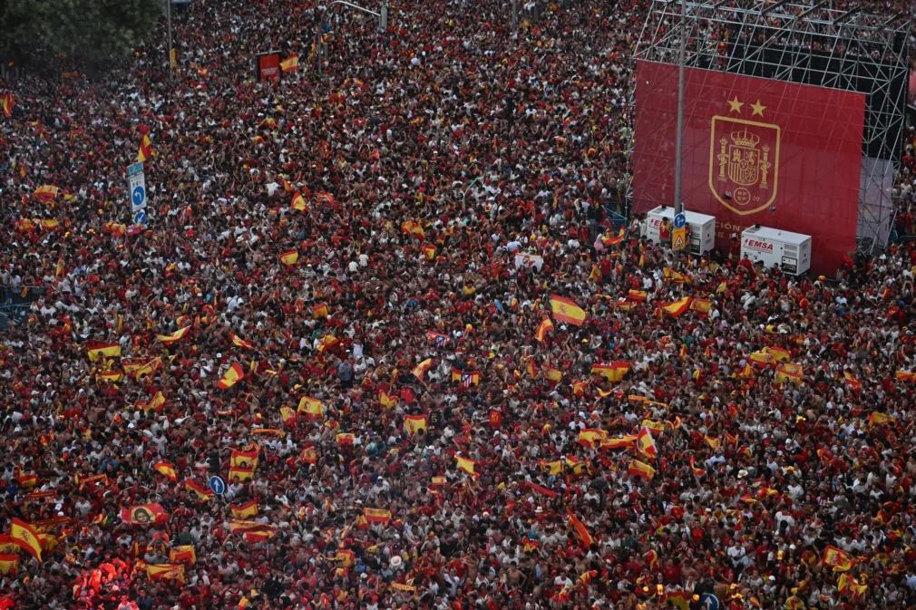 VIDEO Spania a revenit acasă. Nebunie pe străzile din Madrid