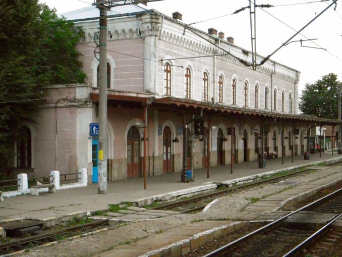 CFR iartă orele de întârziere. Tot CFR penalizează un mecanic pentru o plecare cu 22 de secunde mai devreme din stație