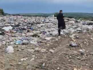 Mii de permise de conducere românești ar fi fost găsite la o groapă de gunoi din Republica Moldova VIDEO