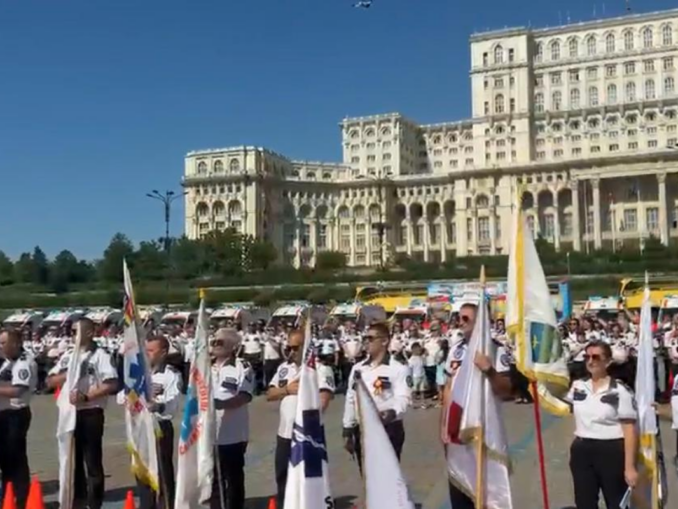 VIDEO Ziua Națională a Ambulanței, marcată în Piața Constituției