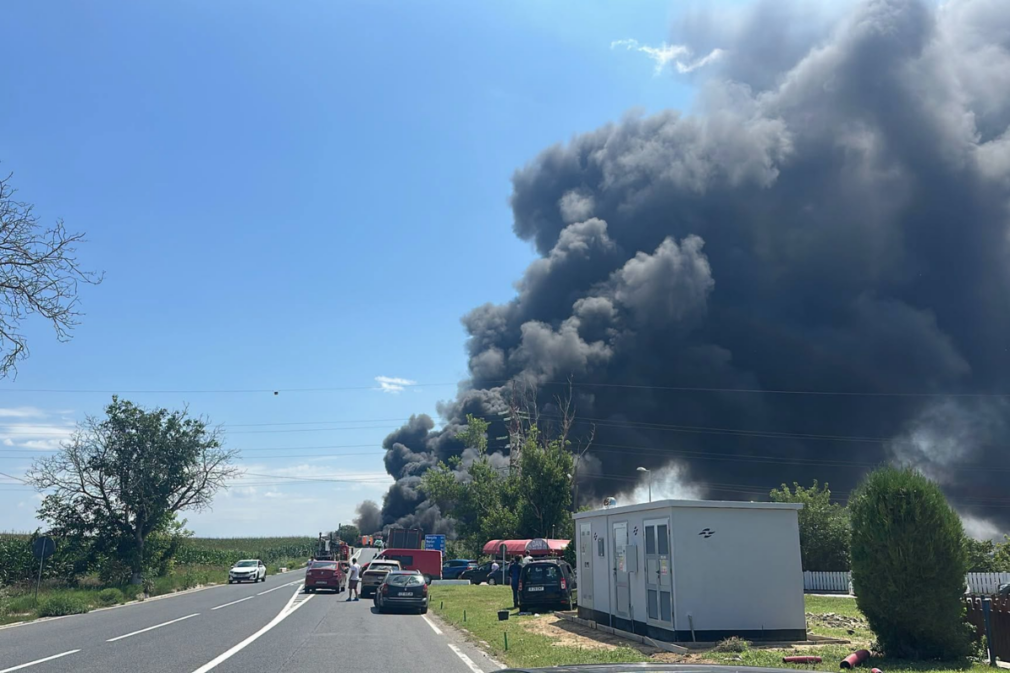 UPDATE Accident pe DN2A, lângă Hârșova. O autocisternă cu benzină a luat foc