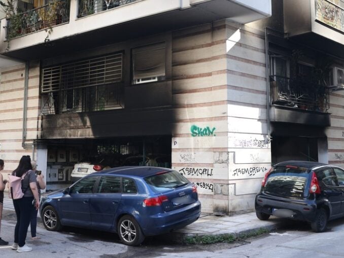 Atacuri asupra locuinţelor unor lideri ai partidului conservator aflat la putere în Grecia