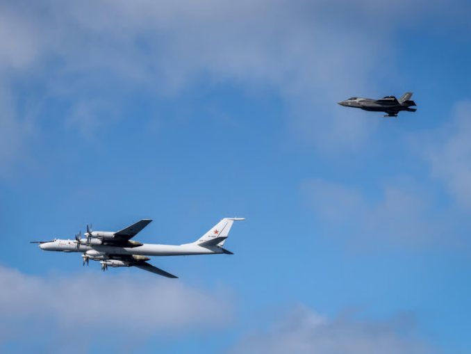 Alertă în Tulcea după detectarea unor ținte aeriene în apropierea Insulei Șerpilor. MApN a ridicat două Eurofighter